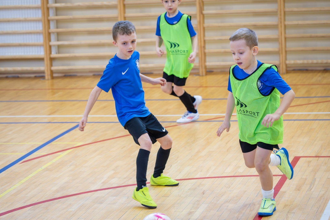 Turniej piłki nożnej w ramach ferii zimowych 2025 - zdjęcie #58 - eOstroleka.pl