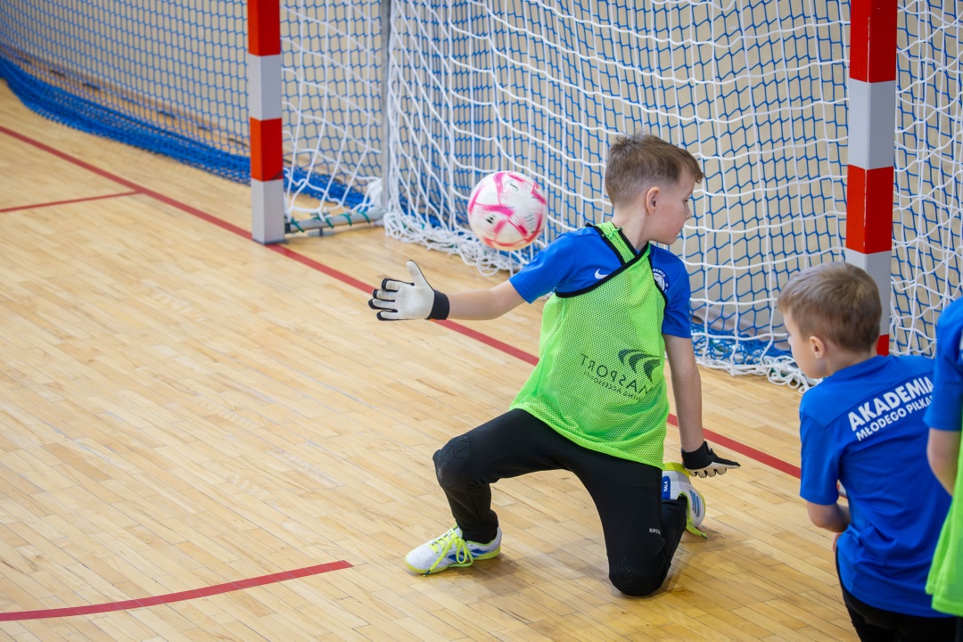 Turniej piłki nożnej w ramach ferii zimowych 2025 - zdjęcie #55 - eOstroleka.pl