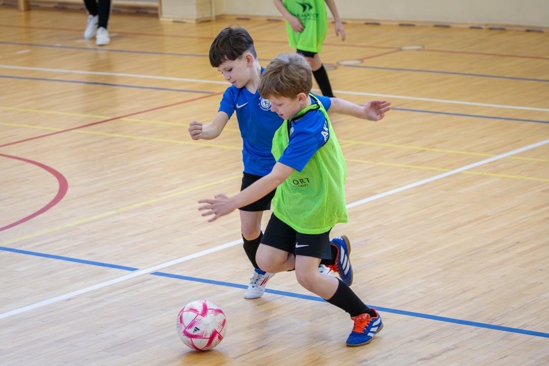 Turniej piłki nożnej w ramach ferii zimowych 2025 - zdjęcie #54 - eOstroleka.pl