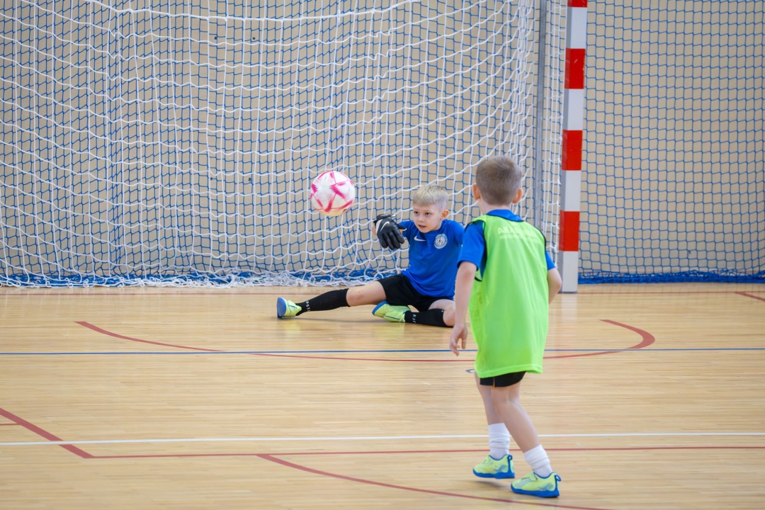 Turniej piłki nożnej w ramach ferii zimowych 2025 - zdjęcie #53 - eOstroleka.pl