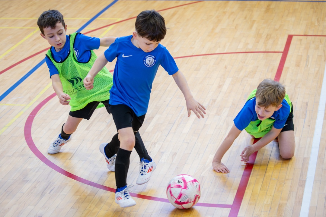 Turniej piłki nożnej w ramach ferii zimowych 2025 - zdjęcie #46 - eOstroleka.pl