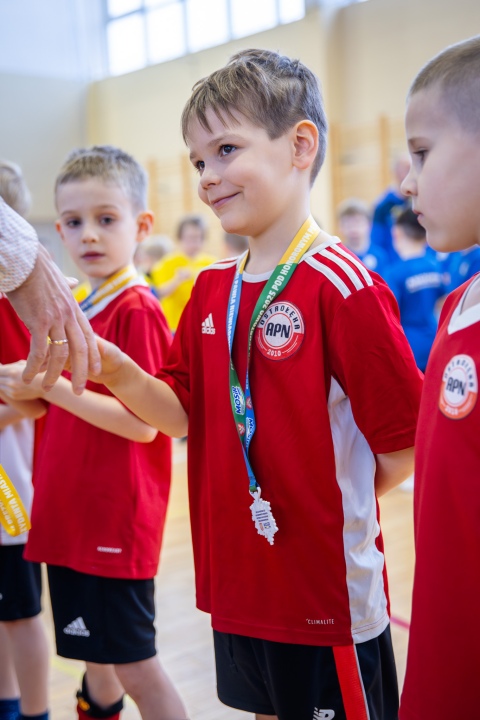 Turniej piłki nożnej w ramach ferii zimowych 2025 - zdjęcie #19 - eOstroleka.pl