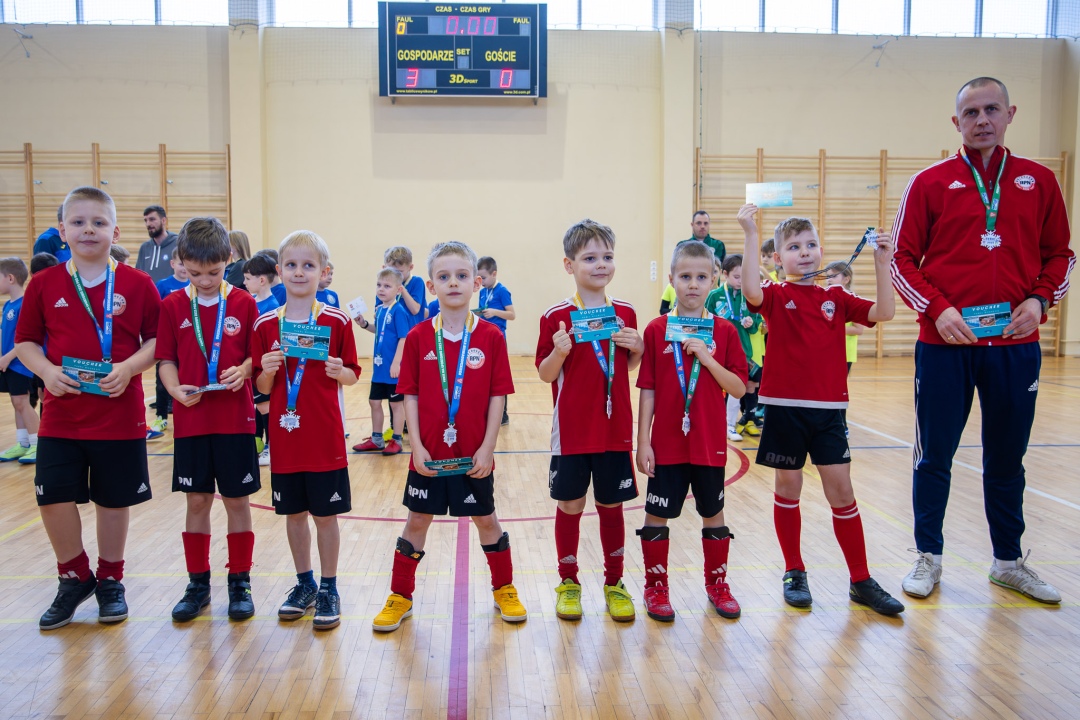 Turniej piłki nożnej w ramach ferii zimowych 2025 - zdjęcie #18 - eOstroleka.pl