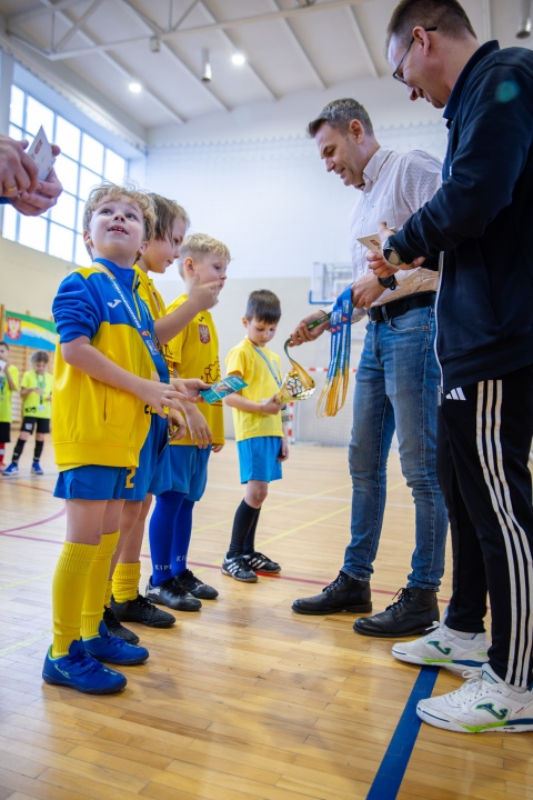 Turniej piłki nożnej w ramach ferii zimowych 2025 - zdjęcie #16 - eOstroleka.pl