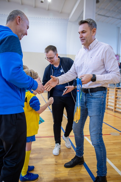 Turniej piłki nożnej w ramach ferii zimowych 2025 - zdjęcie #15 - eOstroleka.pl