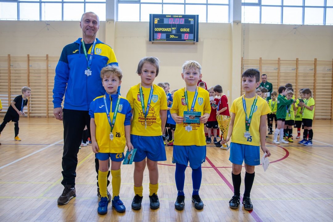 Turniej piłki nożnej w ramach ferii zimowych 2025 - zdjęcie #14 - eOstroleka.pl