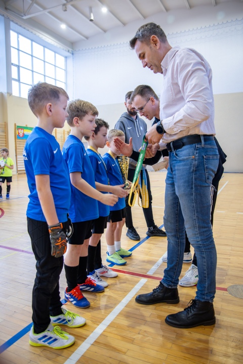 Turniej piłki nożnej w ramach ferii zimowych 2025 - zdjęcie #11 - eOstroleka.pl