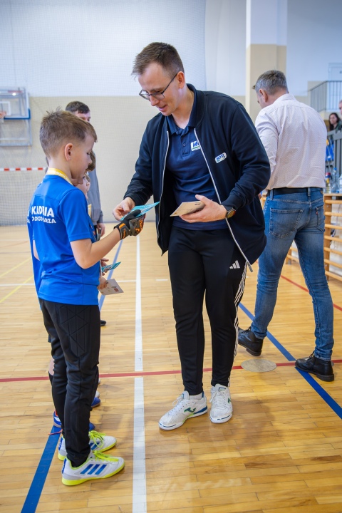 Turniej piłki nożnej w ramach ferii zimowych 2025 - zdjęcie #10 - eOstroleka.pl