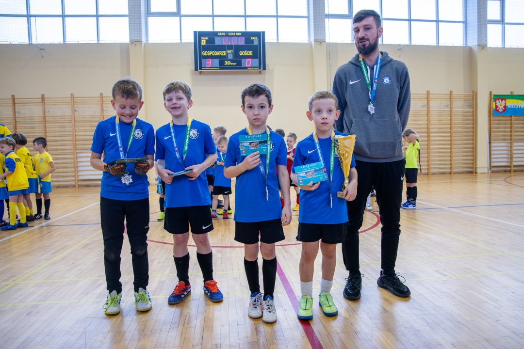 Turniej piłki nożnej w ramach ferii zimowych 2025 - zdjęcie #9 - eOstroleka.pl