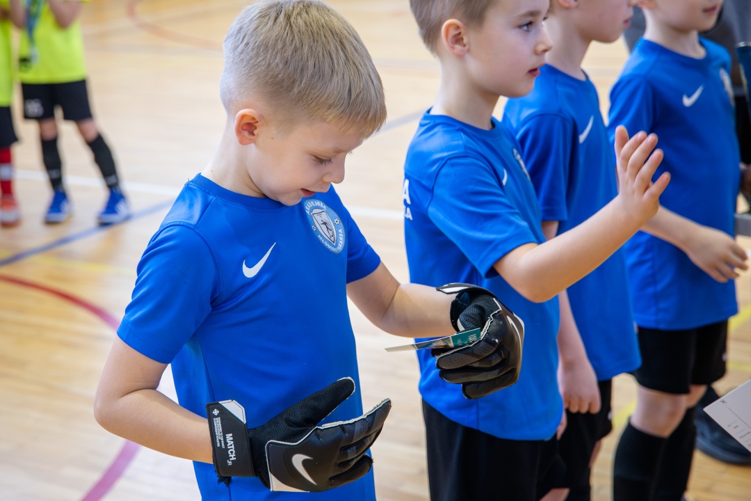 Turniej piłki nożnej w ramach ferii zimowych 2025 - zdjęcie #5 - eOstroleka.pl