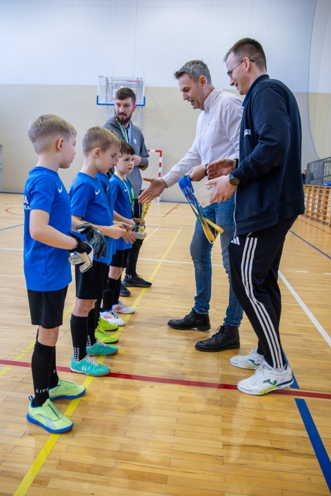 Turniej piłki nożnej w ramach ferii zimowych 2025 - zdjęcie #4 - eOstroleka.pl