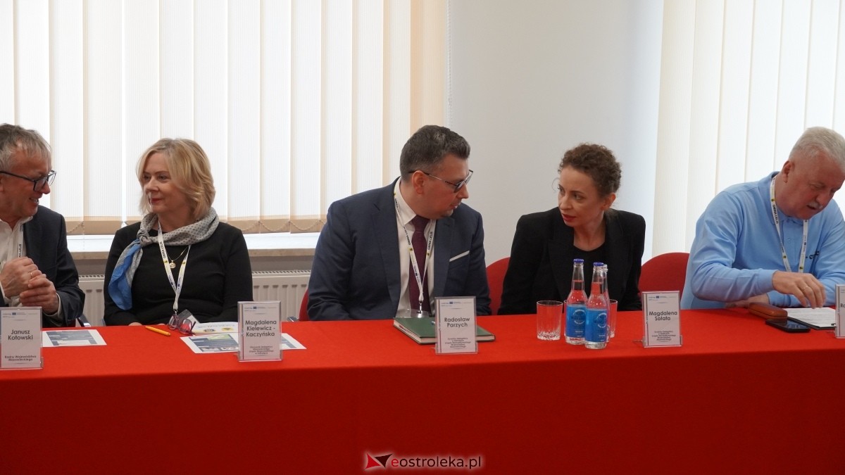 Konferencja otwarcia projektu “Lelis-Skole budowa infrastruktury technicznej oraz zakup sprzętu do zarządzania katastrofami” [05.02.2025] - zdjęcie #47 - eOstroleka.pl