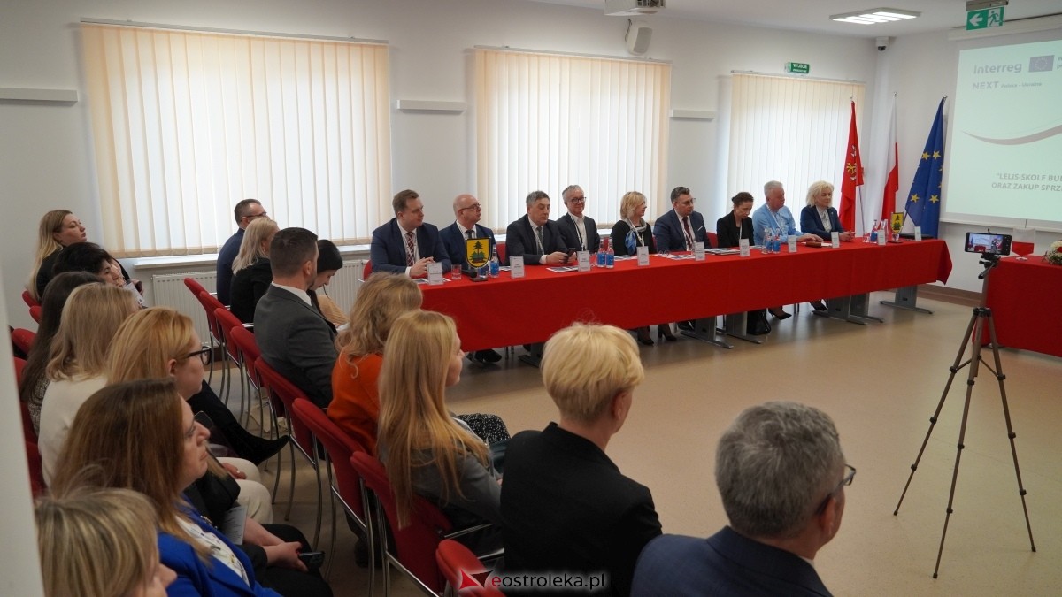 Konferencja otwarcia projektu “Lelis-Skole budowa infrastruktury technicznej oraz zakup sprzętu do zarządzania katastrofami” [05.02.2025] - zdjęcie #34 - eOstroleka.pl