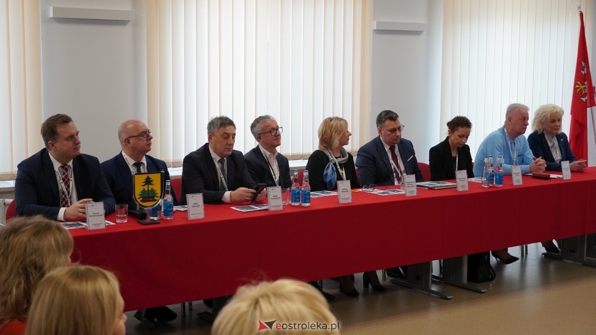 Konferencja otwarcia projektu “Lelis-Skole budowa infrastruktury technicznej oraz zakup sprzętu do zarządzania katastrofami” [05.02.2025] - zdjęcie #33 - eOstroleka.pl