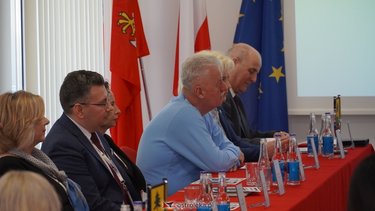 Konferencja otwarcia projektu “Lelis-Skole budowa infrastruktury technicznej oraz zakup sprzętu do zarządzania katastrofami” [05.02.2025] - zdjęcie #17 - eOstroleka.pl