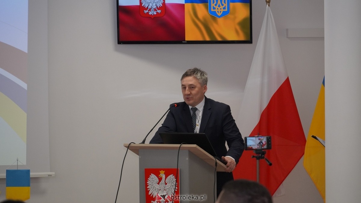 Konferencja otwarcia projektu “Lelis-Skole budowa infrastruktury technicznej oraz zakup sprzętu do zarządzania katastrofami” [05.02.2025] - zdjęcie #15 - eOstroleka.pl