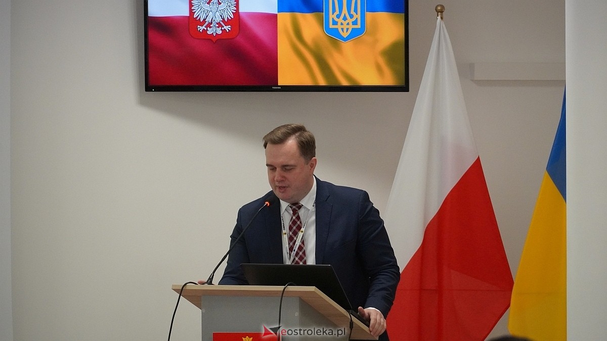 Konferencja otwarcia projektu “Lelis-Skole budowa infrastruktury technicznej oraz zakup sprzętu do zarządzania katastrofami” [05.02.2025] - zdjęcie #11 - eOstroleka.pl