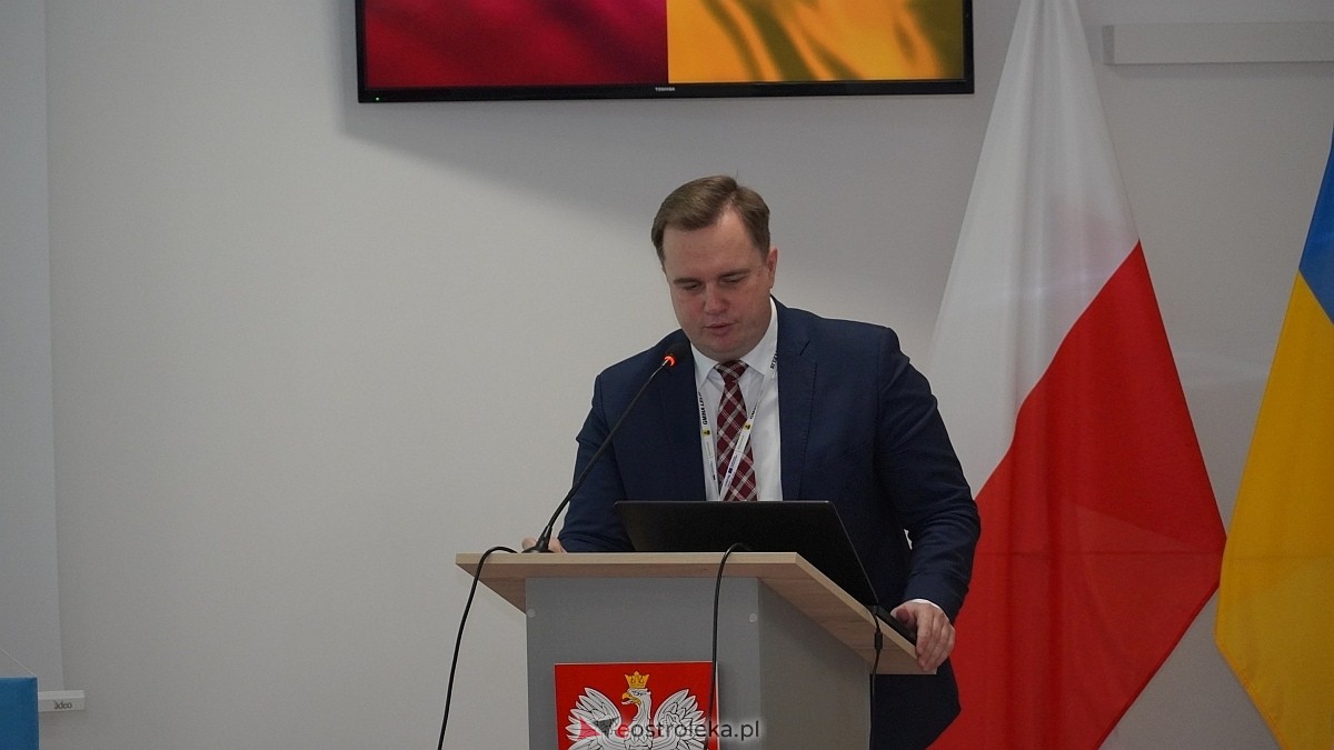 Konferencja otwarcia projektu “Lelis-Skole budowa infrastruktury technicznej oraz zakup sprzętu do zarządzania katastrofami” [05.02.2025] - zdjęcie #10 - eOstroleka.pl