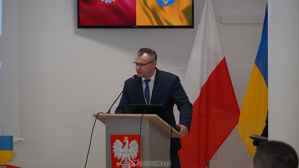 Konferencja otwarcia projektu “Lelis-Skole budowa infrastruktury technicznej oraz zakup sprzętu do zarządzania katastrofami” [05.02.2025] - zdjęcie #7 - eOstroleka.pl