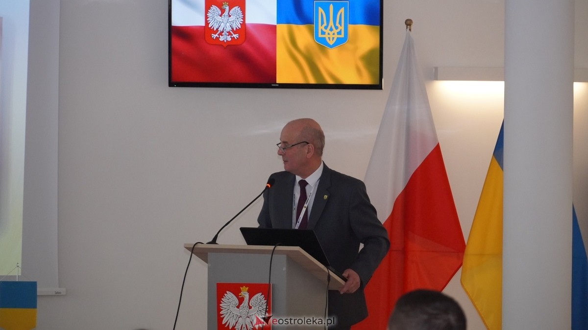 Konferencja otwarcia projektu “Lelis-Skole budowa infrastruktury technicznej oraz zakup sprzętu do zarządzania katastrofami” [05.02.2025] - zdjęcie #3 - eOstroleka.pl