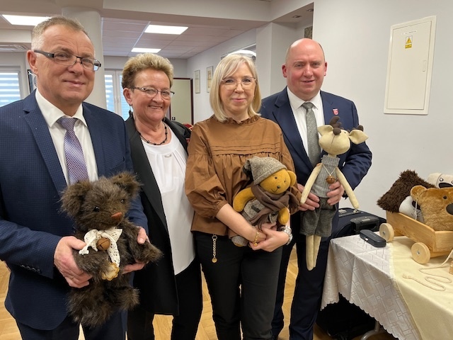 Pluszowy akcent podczas obrad sesji Rady Gminy Olszewo-Borki [06.02.2025] - zdjęcie #1 - eOstroleka.pl