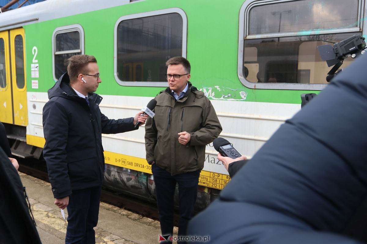 Szymon Hołownia w Ostrołęce [7.02.2025] - zdjęcie #12 - eOstroleka.pl