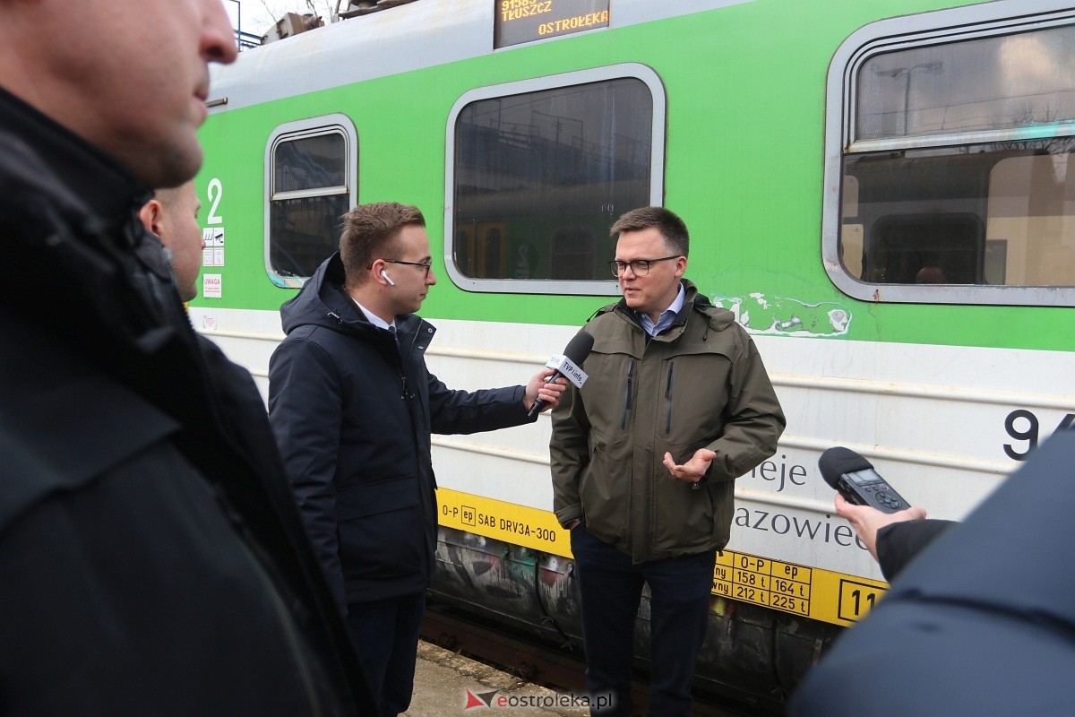 Szymon Hołownia w Ostrołęce [7.02.2025] - zdjęcie #11 - eOstroleka.pl