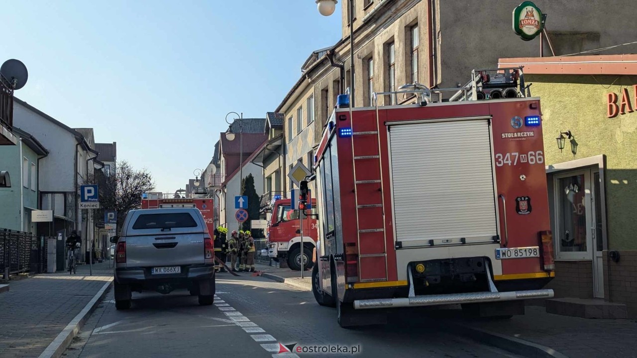 Pożar w kamienicy na Starym Mieście w Ostrołęce [12.02.2025] - zdjęcie #13 - eOstroleka.pl