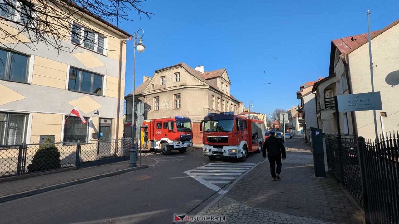 Pożar w kamienicy na Starym Mieście w Ostrołęce [12.02.2025] - zdjęcie #6 - eOstroleka.pl