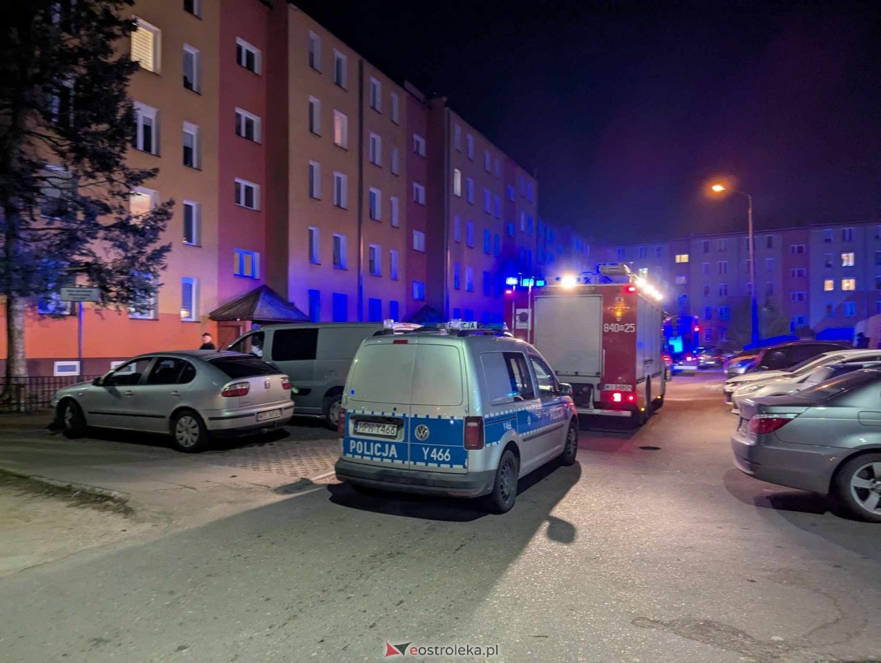 Akcja służb ratunkowych w bloku przy Goworowskiej [12.02.2025] - zdjęcie #10 - eOstroleka.pl