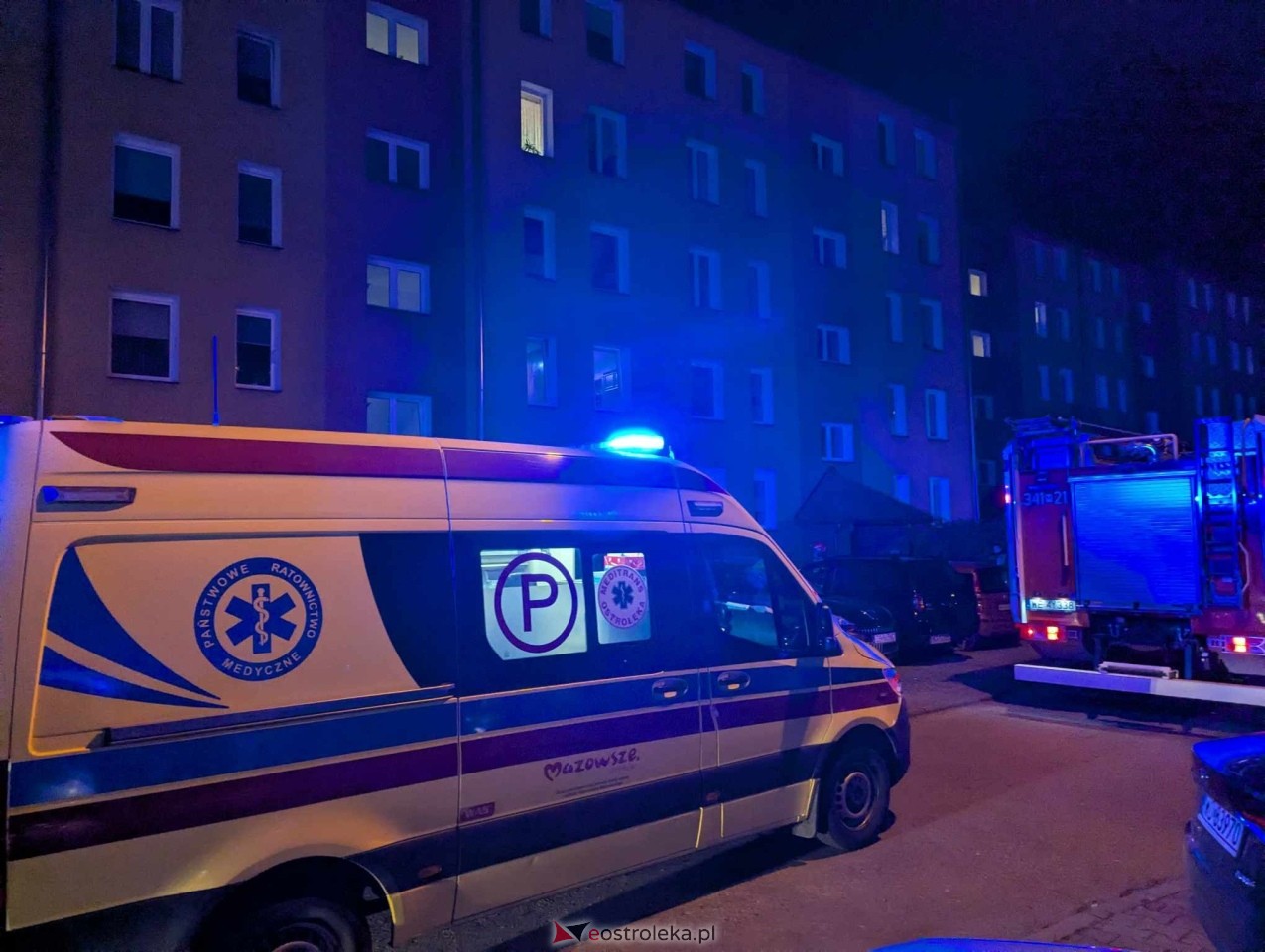 Akcja służb ratunkowych w bloku przy Goworowskiej [12.02.2025] - zdjęcie #6 - eOstroleka.pl