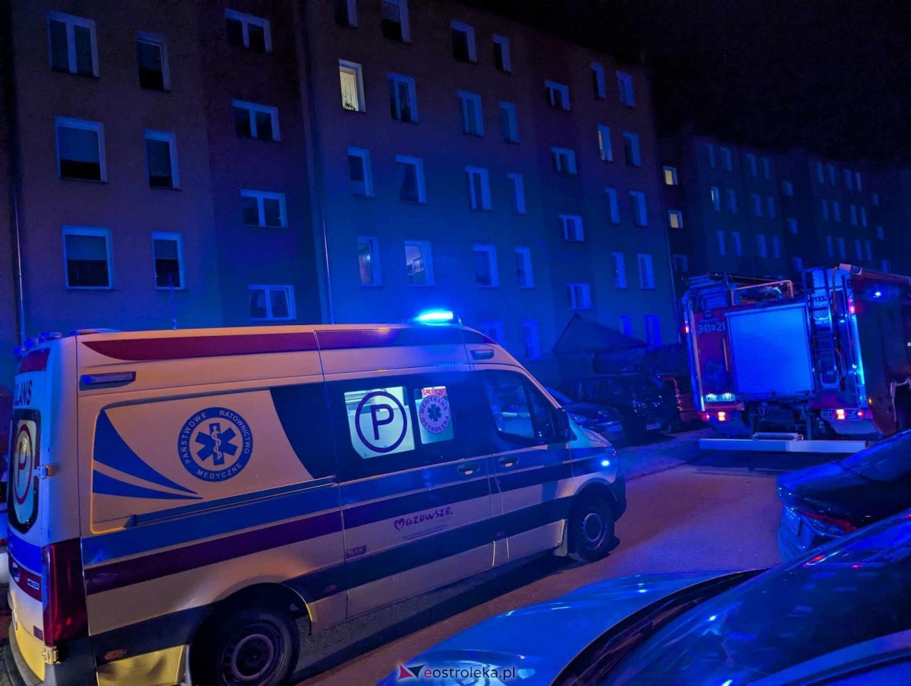 Akcja służb ratunkowych w bloku przy Goworowskiej [12.02.2025] - zdjęcie #4 - eOstroleka.pl