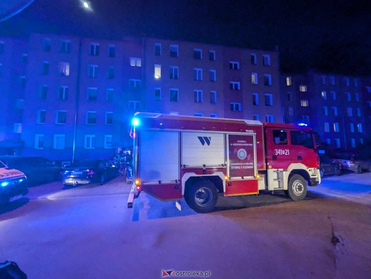 Akcja służb ratunkowych w bloku przy Goworowskiej [12.02.2025] - zdjęcie #3 - eOstroleka.pl