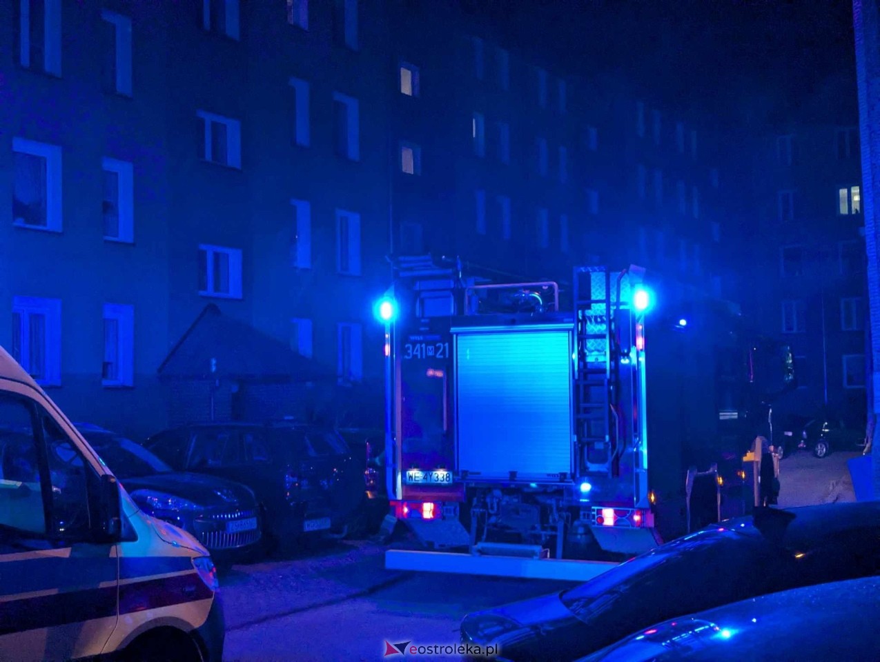 Akcja służb ratunkowych w bloku przy Goworowskiej [12.02.2025] - zdjęcie #2 - eOstroleka.pl