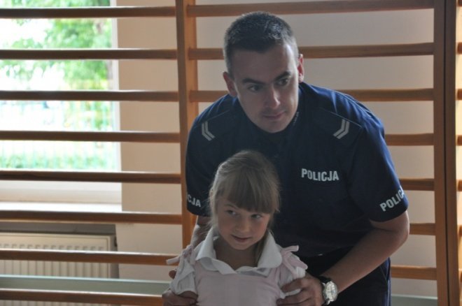 Komisarz Kurpik odwiedził uczniów Szkoły Podstawowej nr 5 (7.IX.2011) - zdjęcie #37 - eOstroleka.pl