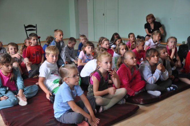 Komisarz Kurpik odwiedził uczniów Szkoły Podstawowej nr 5 (7.IX.2011) - zdjęcie #7 - eOstroleka.pl