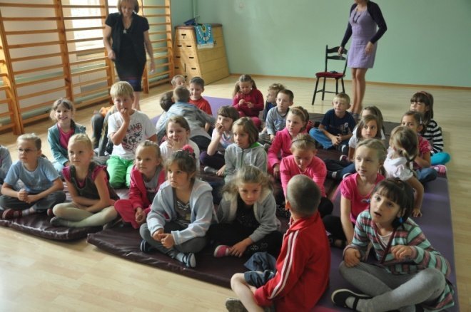 Komisarz Kurpik odwiedził uczniów Szkoły Podstawowej nr 5 (7.IX.2011) - zdjęcie #9 - eOstroleka.pl
