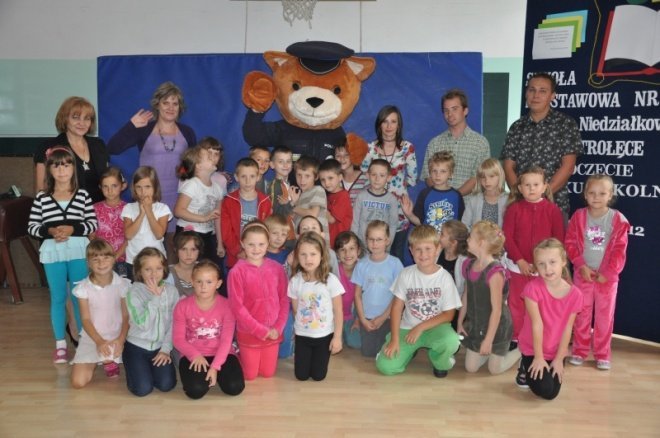 Komisarz Kurpik odwiedził uczniów Szkoły Podstawowej nr 5 (7.IX.2011) - zdjęcie #19 - eOstroleka.pl