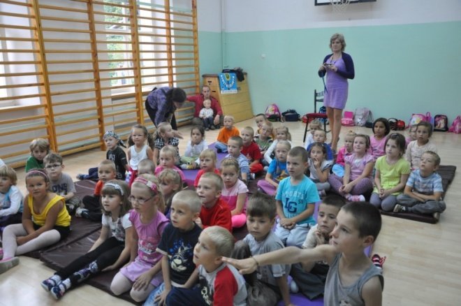 Komisarz Kurpik odwiedził uczniów Szkoły Podstawowej nr 5 (7.IX.2011) - zdjęcie #27 - eOstroleka.pl