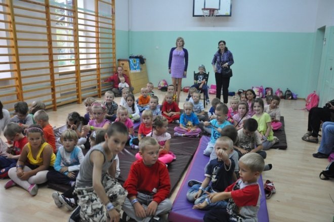 Komisarz Kurpik odwiedził uczniów Szkoły Podstawowej nr 5 (7.IX.2011) - zdjęcie #28 - eOstroleka.pl