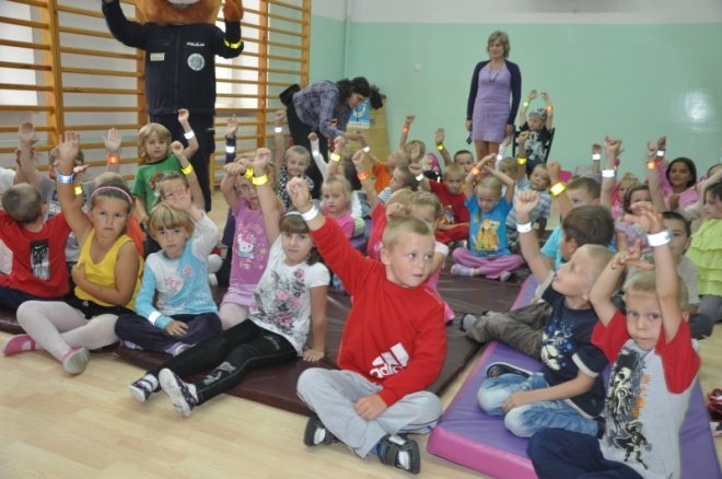 Komisarz Kurpik odwiedził uczniów Szkoły Podstawowej nr 5 (7.IX.2011) - zdjęcie #30 - eOstroleka.pl
