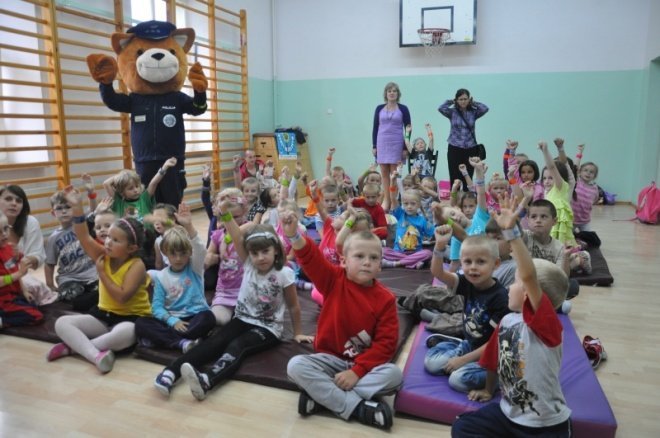 Komisarz Kurpik odwiedził uczniów Szkoły Podstawowej nr 5 (7.IX.2011) - zdjęcie #31 - eOstroleka.pl