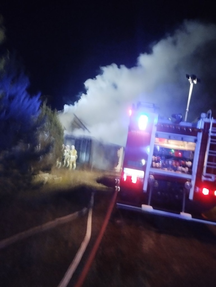 Tragiczny pożar w Myszyńcu - fot. eOstroleka, OSP Zdunek, OSP Myszyniec [7/8.02.2025] - zdjęcie #5 - eOstroleka.pl