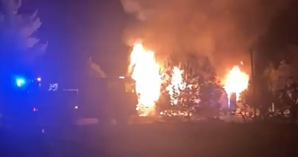 Tragiczny pożar w Myszyńcu - fot. eOstroleka, OSP Zdunek, OSP Myszyniec [7/8.02.2025] - zdjęcie #2 - eOstroleka.pl