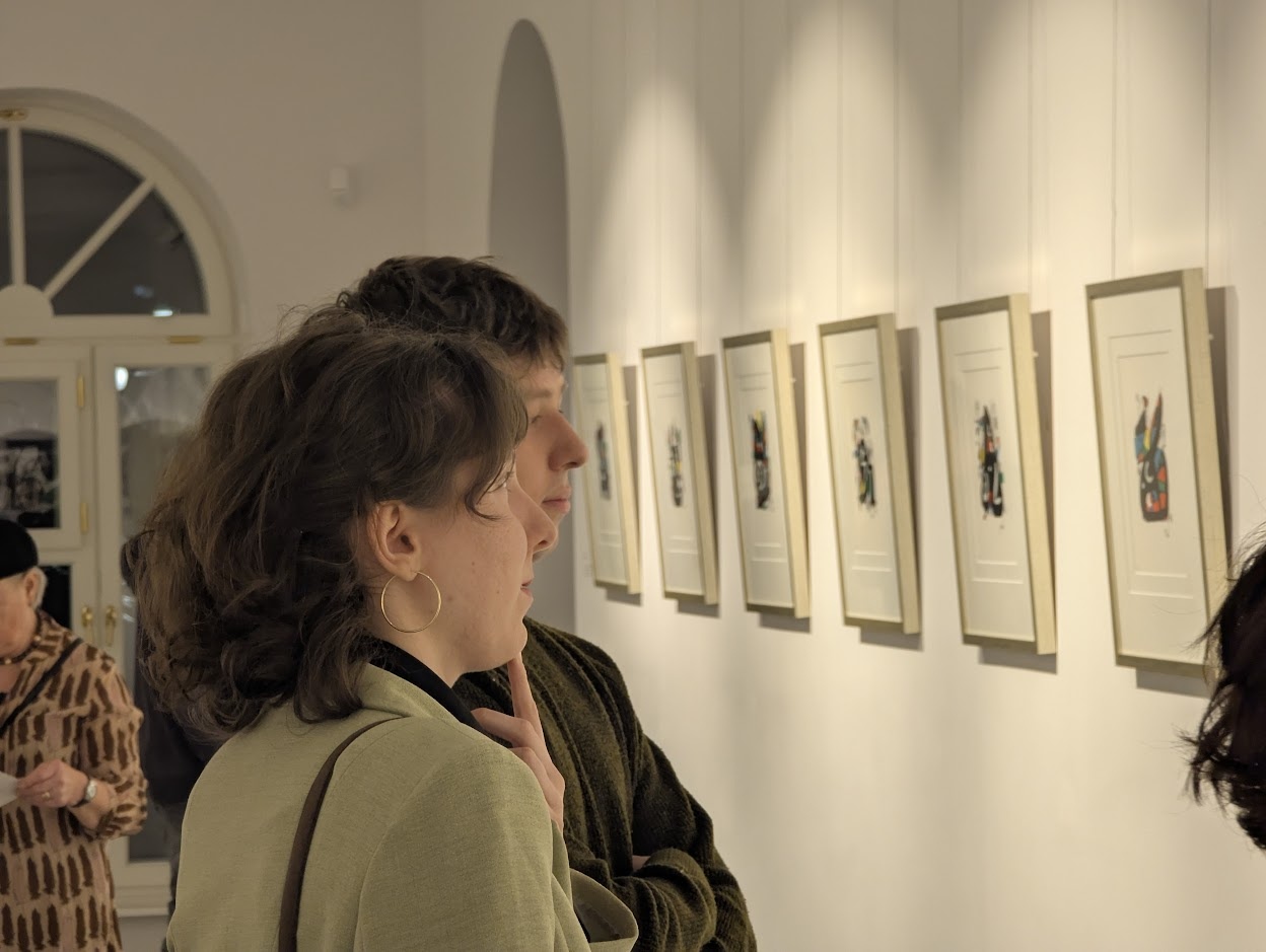 Wernisaż dzieł Joana Miró w Galerii Ostrołęka [13.02.2025] - zdjęcie #19 - eOstroleka.pl