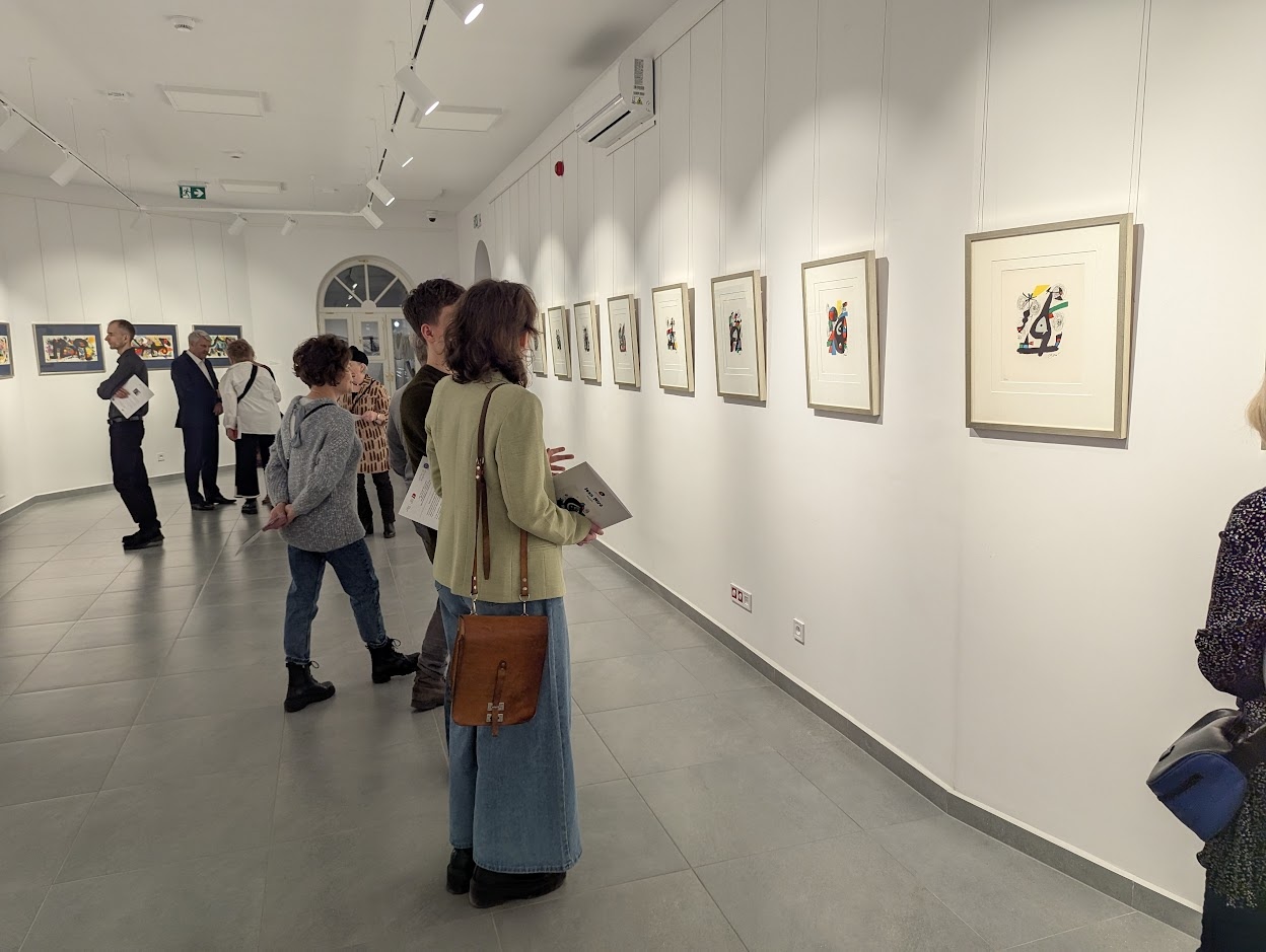 Wernisaż dzieł Joana Miró w Galerii Ostrołęka [13.02.2025] - zdjęcie #18 - eOstroleka.pl