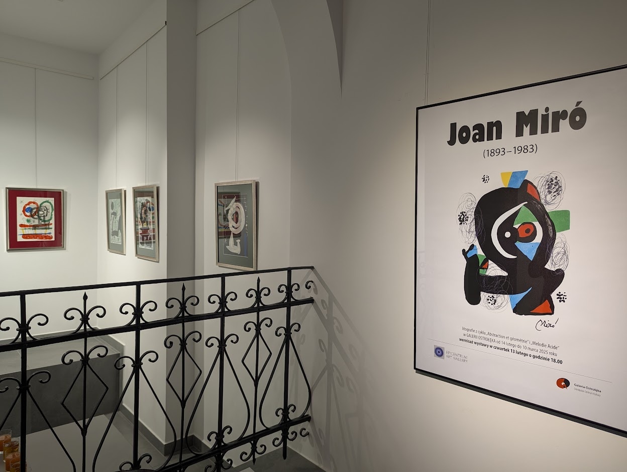 Wernisaż dzieł Joana Miró w Galerii Ostrołęka [13.02.2025] - zdjęcie #15 - eOstroleka.pl