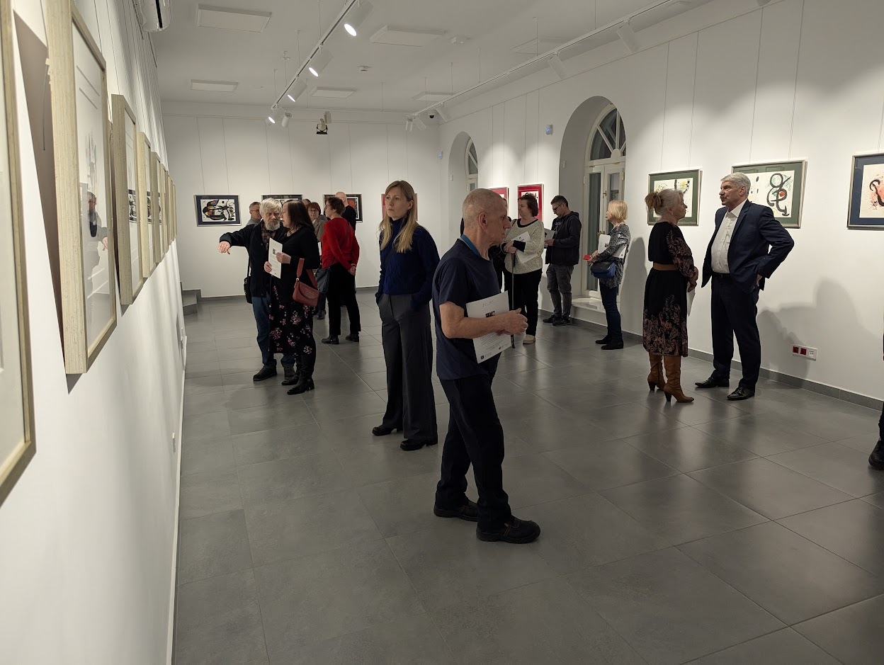 Wernisaż dzieł Joana Miró w Galerii Ostrołęka [13.02.2025] - zdjęcie #12 - eOstroleka.pl