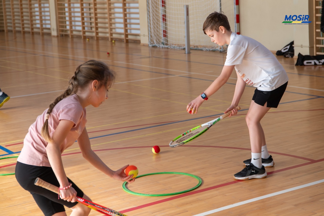 Tenis ziemny w ramach ferii na sportowo 2025 - zdjęcie #15 - eOstroleka.pl