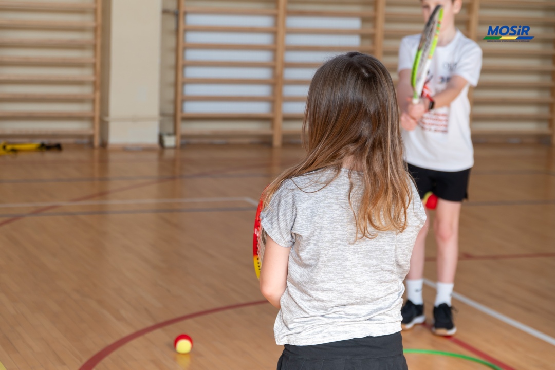 Tenis ziemny w ramach ferii na sportowo 2025 - zdjęcie #10 - eOstroleka.pl